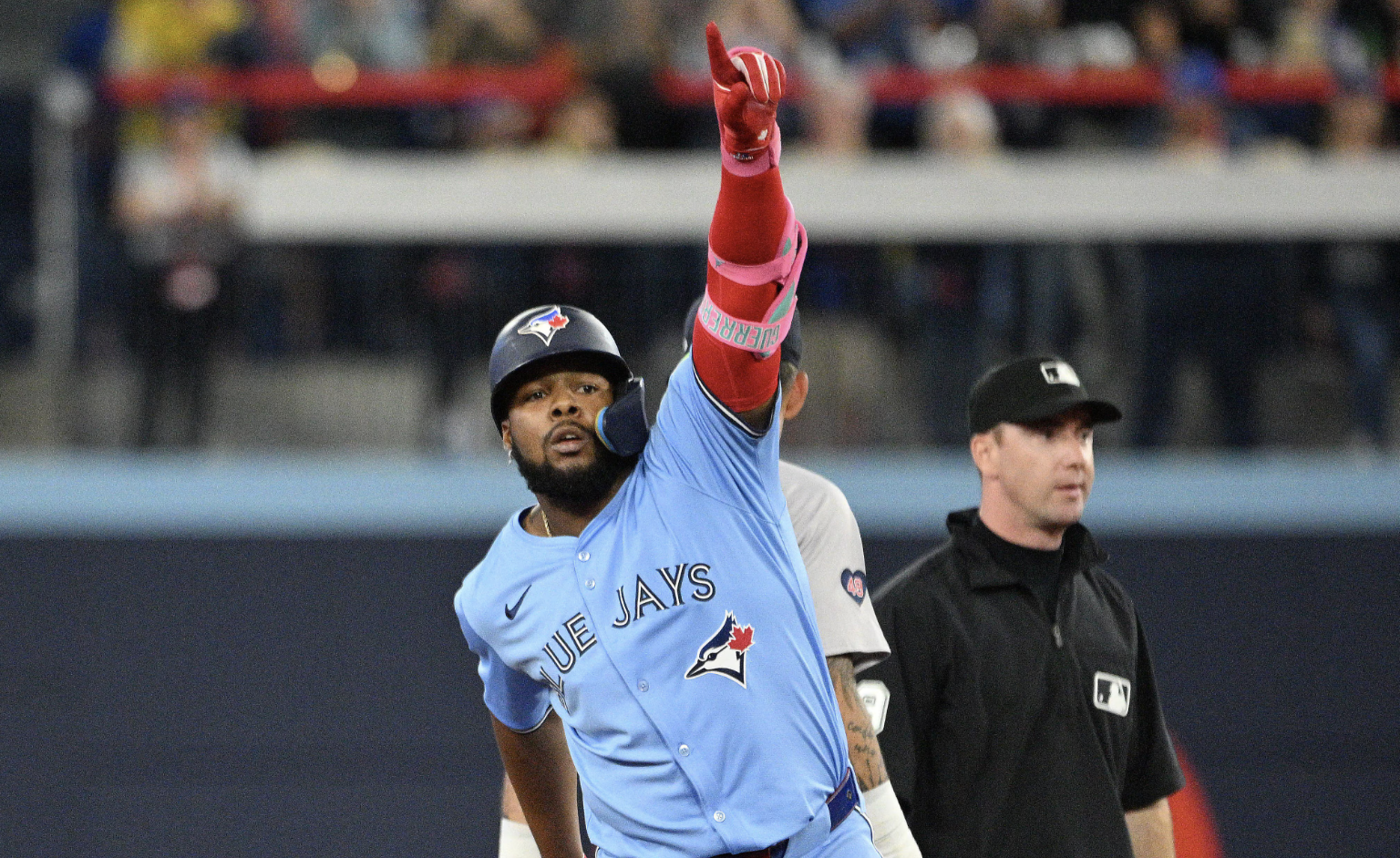 Vladimir Guerrero Jr. pacta con Toronto Blue Jays por 28,5 millones de dólares, logrando unos de los mayores acuerdos